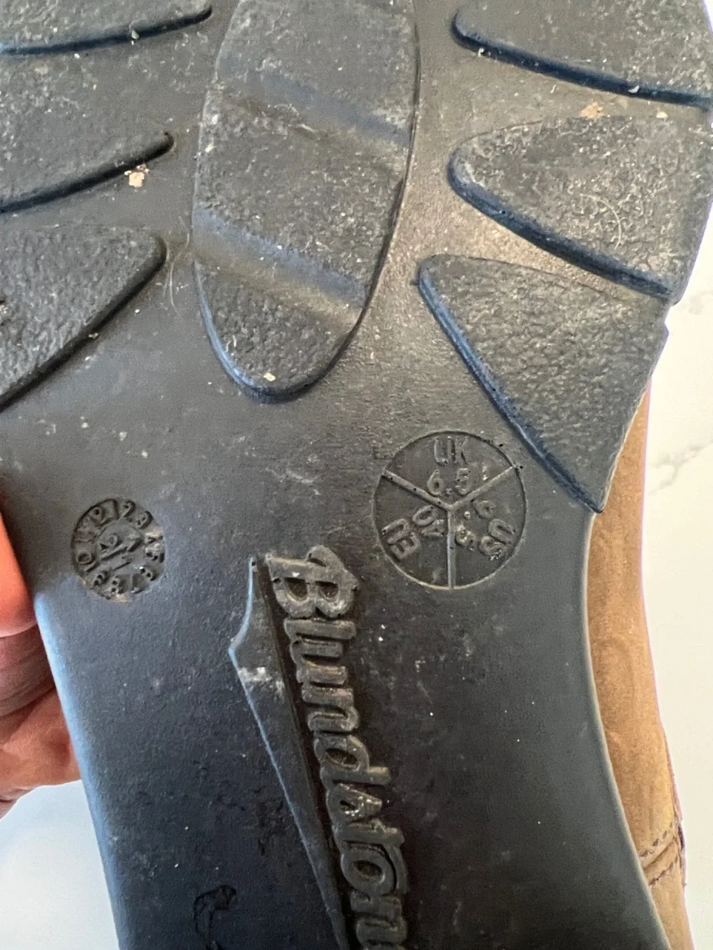 Blundstone Brown Chelsea Ankle Boots with Black Elastic Panels - Picture 2 of 8